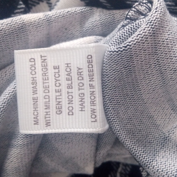 Eden & Olivia Women's plaid Button-Down Shirt Size Medium - Picture 9 of 9